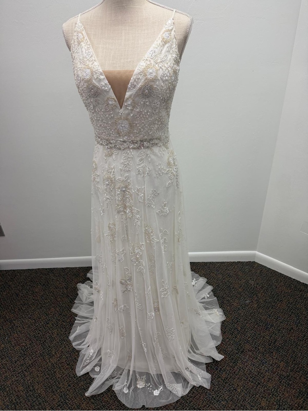 NWOT Beaded V-Neck Ivory Lace Wedding Dress